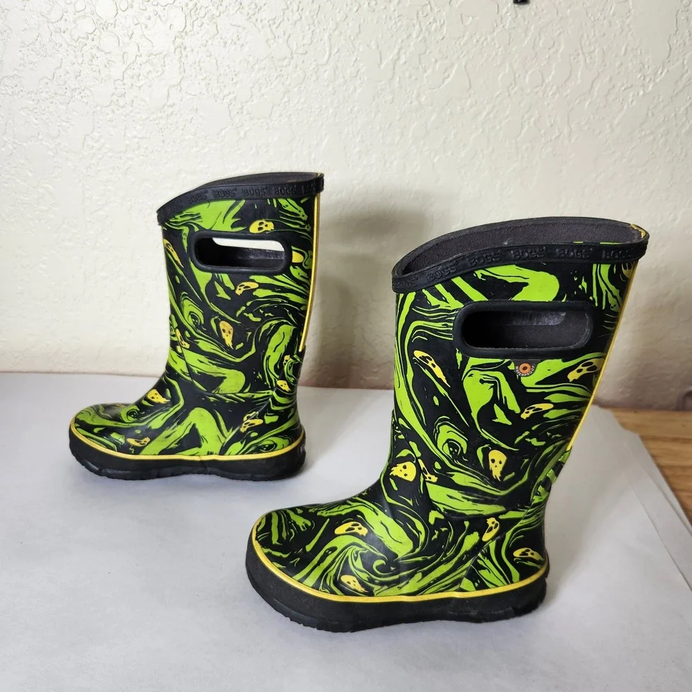 Bogs Classic Spooky Kids Rain Boots Neon Green Black Skulls Waterproof Size 12